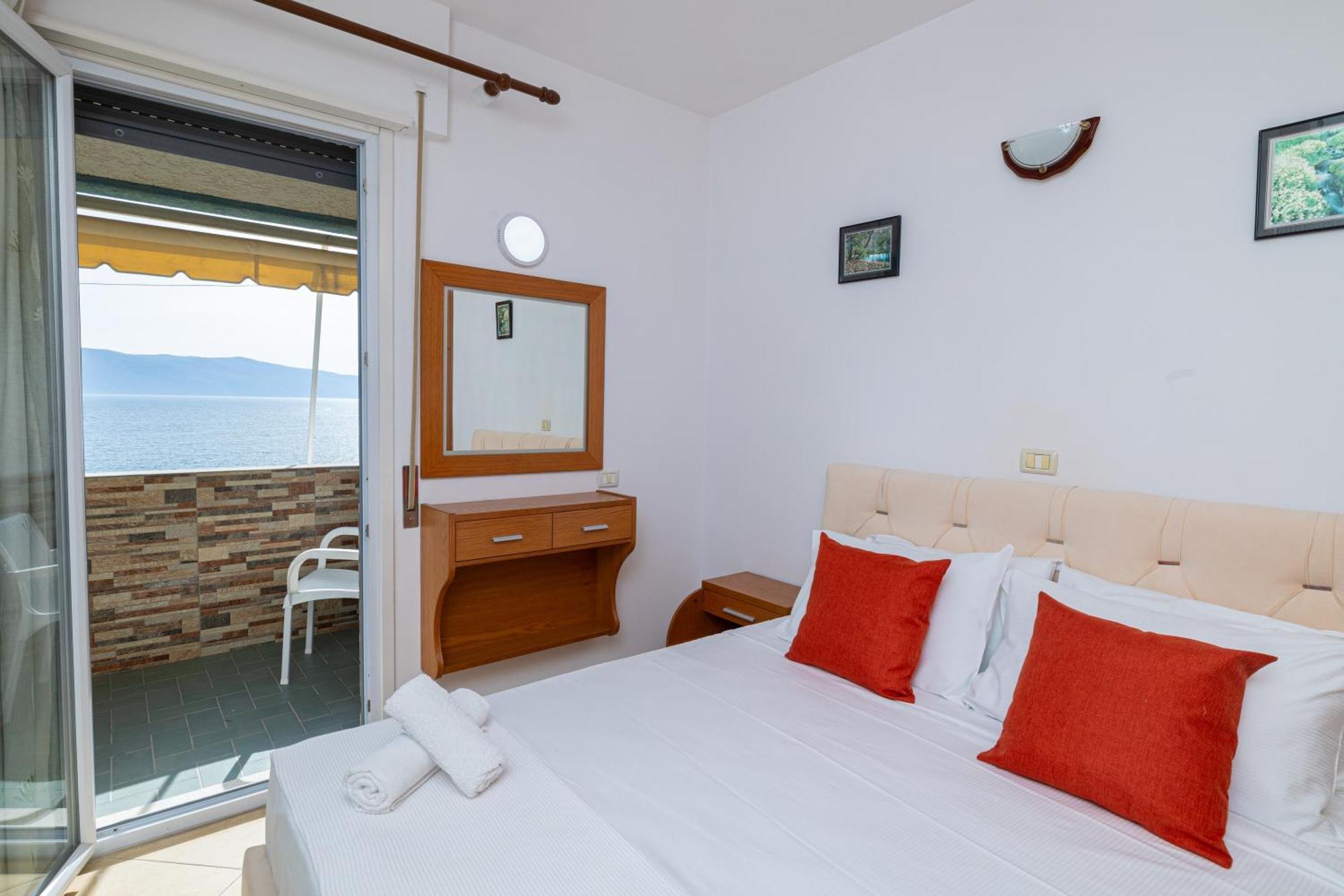 Lucas Apartments Rental Vlorë Exterior foto